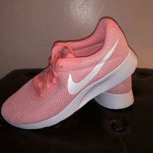 Nike Tanjun new Sneakers
